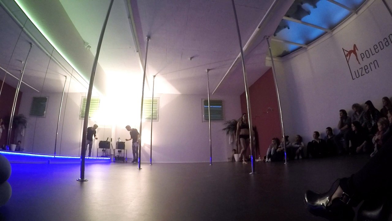 Weihnachtsparty Poledance Luzern 2016 - Nives Fries