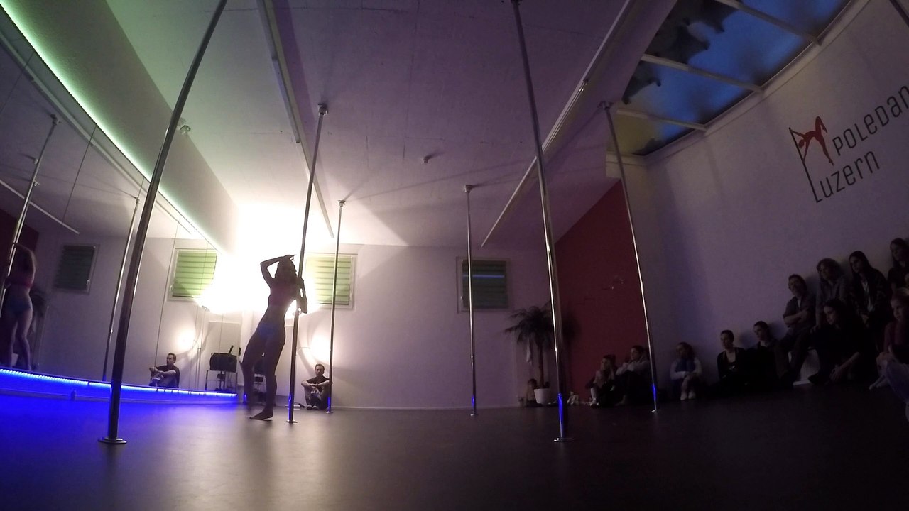 Weihnachtsparty Poledance Luzern 2016 - Franca Florin