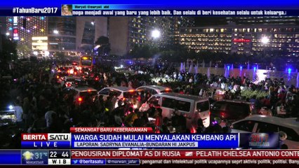 Sebagian Warga Jakarta Rayakan Malam Tahun Baru di Bundaran HI