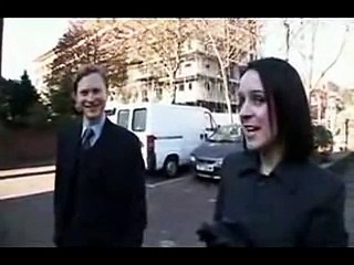 La vengeance parfaite d'une femme importunée par des ouvriers du bâtiment... Bien fait pour eux!