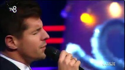 O ses Türkiye Emre belözoğlu türkü söyledi hadi yavrum salınada salınada gel ( Yeni Yıl Özel 2017)