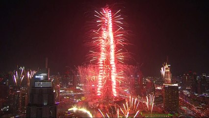 Show de luzes na torre mais alta do mundo
