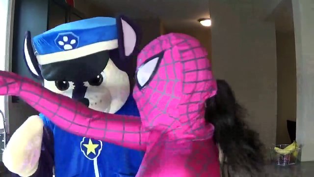 PINK SPIDERGIRLS BIG BUTT!! Giant Spider Attack w/ Joker Girl and Frozen Elsa IRL