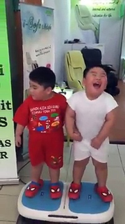 funny kids on vibrator