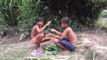two-boys-catch-big-water-snake-using-bamboo-net-trap-amazing-boy-catch-water-snake