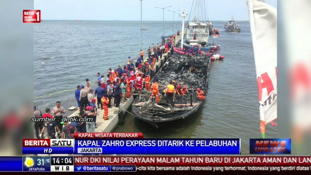 Kapal Terbakar Ditarik ke Pelabuhan Muara Angke