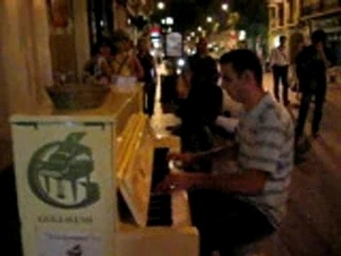 Festival Off Avignon 2007, pianiste en pleine rue