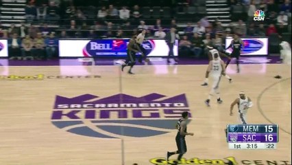 DeMarcus Cousins et Zach Randolph font un un-contre-un après le coup de sifflet