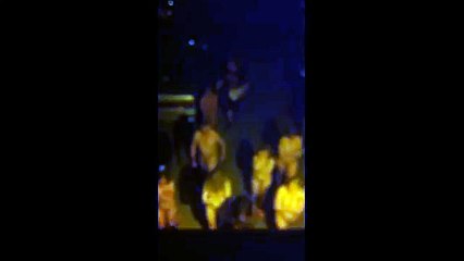 Prostitutat dhe klientët e tyre detyrohen të dalin të zhveshur rrugëve