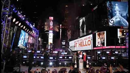 Nueva York recibe el 2017 con la icónica bola de cristal de Times Square