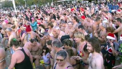 Plus de 700 baigneurs au bain du Nouvel an de Toulon