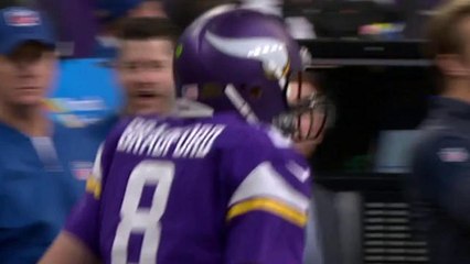 Sam Bradford rushes for a 24-yard gain