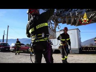 Norcia - Terremoto. Copertura tetto abitazione (01.01.17)