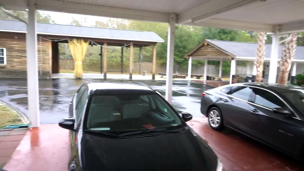 Surprise pour son grand père qui reçoit une Chevy Bel Air de 1955