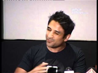 Vir Das: 'I'm BALD... coz' AAMIR wanted some SKIN SHOW!!'