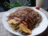 Okonomiyaki (Hiroshima-style) Japanese food お好み焼き（広島風）