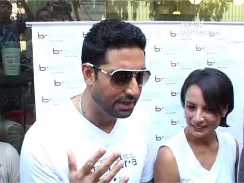 Abhishek Bachchan & Farhan Akhtar at the launch of B:blunt Salon