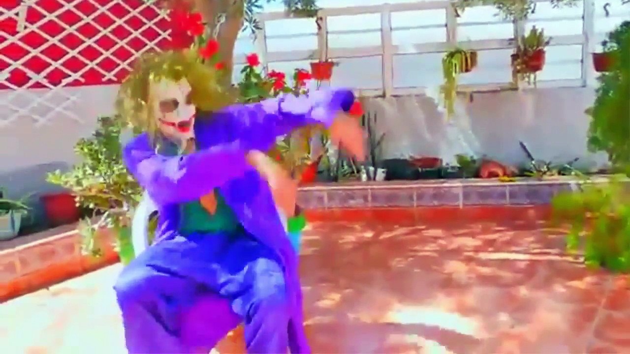 Người Nhện Spiderman và Công Chúa Elsa Đi Picnic Bị Joker Phá Đám