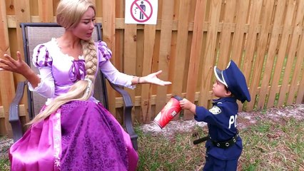 Baby Rapunzel Drives a Car?? w/ Catwoman, Police, Snow white, Frozen Elsa, Vampire