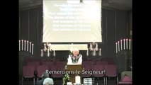 Un pasteur imperturbable continu son discours comme si de rien n'était! Ahaha