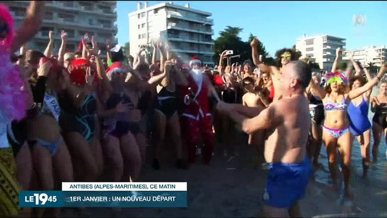 Malgré une eau à 15 degrés, une foule se presse dans la mer pour fêter la nouvelle année - Regardez