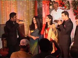 Akshay: 'Men should touch their wives' feet!'