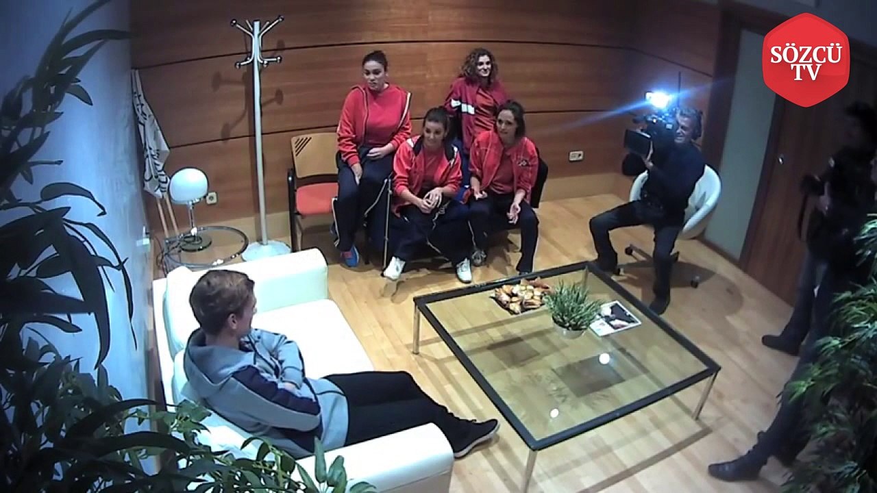 Kadın hayranı öyle bir yerine imza istedi ki..