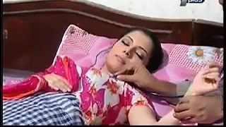Pakistani Dramy Mein larky Ka Larki Ki Chaati Par Hath Sharaam Karo Video