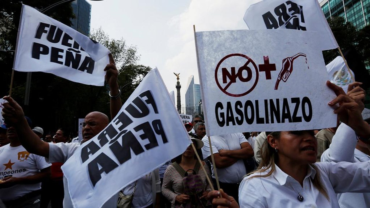 Protests greet 20% patrol price hike in Mexico