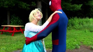 Frozen Elsa & Spiderman vs Genie! w_ Pink Spidergirl, Joker, Maleficent, Princess Anna & Giant Candy-Y0ZwN