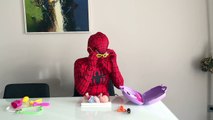 Spiderman doktor bebek muayene ediyor | Spiderman Doctor Video