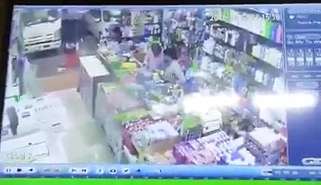 সৌদি আরব আজিজিয়া আমাদের বাংলাদেশ সুপার মার্কেটে সৌদি ছেলেরা প্রকাশ্যে ডাকাতি করে