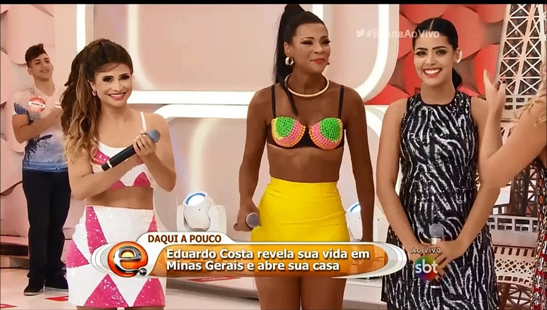 ⁣Cantora esquece a calcinha