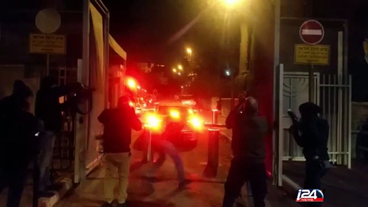 وصول محققو الشرطة الى مقر رئيس الوزراء الاسرائي...