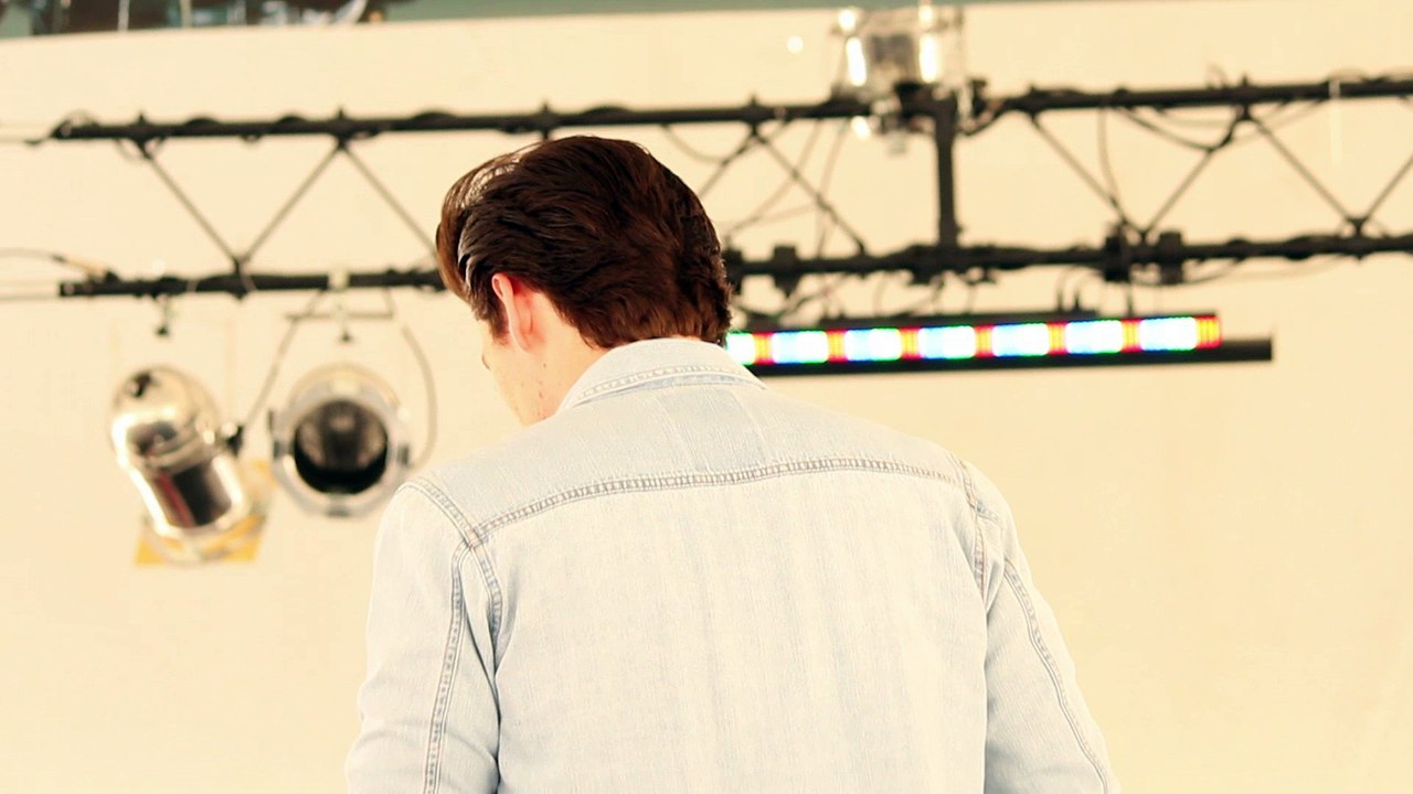 Jake Rowley sings 'Wolf Call' Elvis Week 2016