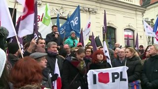 New anti-govt demos in Poland after parliament blockade[1]