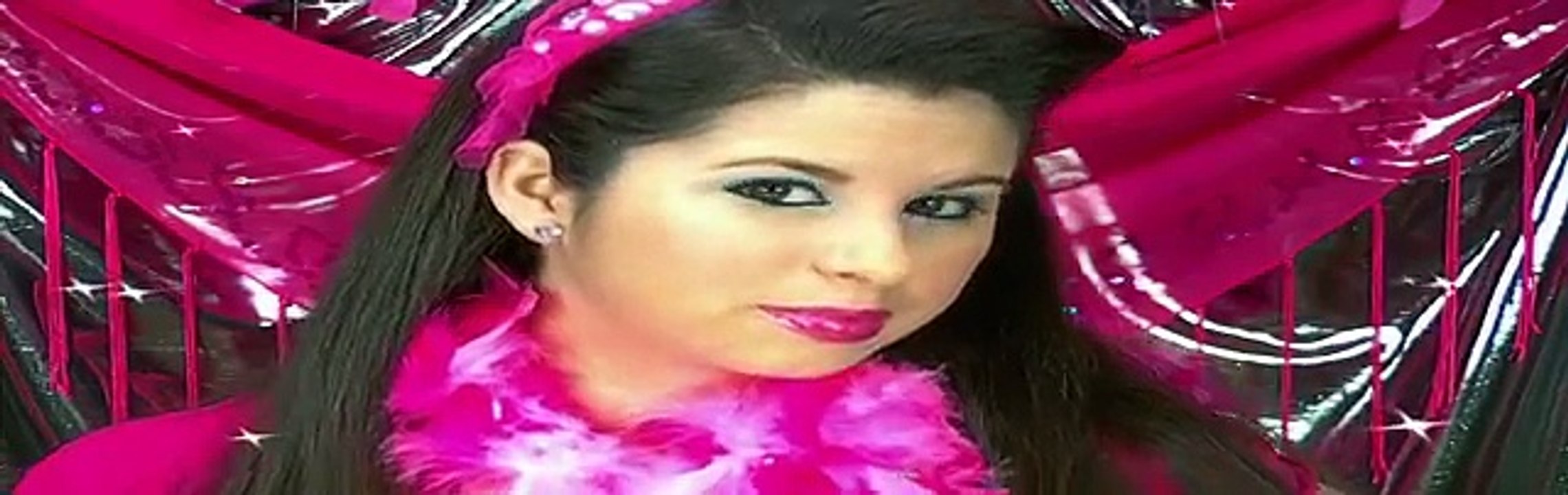 Fun and Easy Glitterful Holiday Makeup!