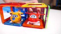 SUPER WINGS Jett vs Donnie toy airplanes! Airport SUPER WINGS toys in Kid's Videos