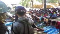 Myanmar polisi Arakanlı Mülümanları tekme tokat dövdü