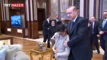 Erdoğan, portresini çizen Gülşah ile görüştü