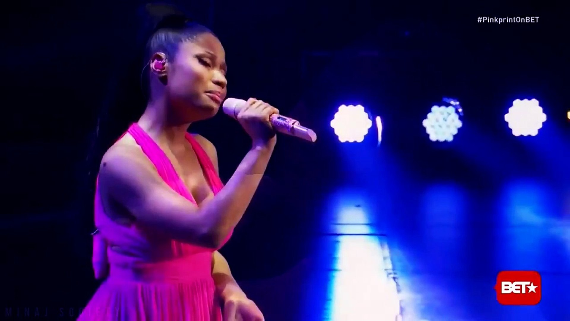 Nicki Minaj - Save Me / Grand Piano - Pinkprint Tour - #NYE 2017 Live  Brooklyn - video Dailymotion