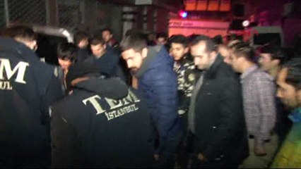 Polis operasyondayken bıçaklanan kişi balkondan atladı