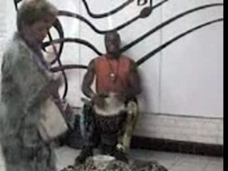 Mamie danse sur la percu