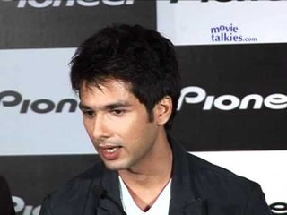 Shahid: 'My father hasn't imprisoned me at home!'