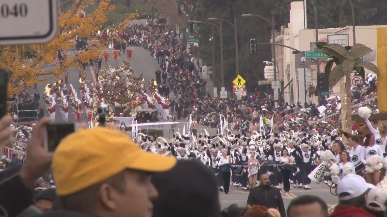 El desfile de rosas de Pasadena honra a las víctimas de la masacre de Orlando