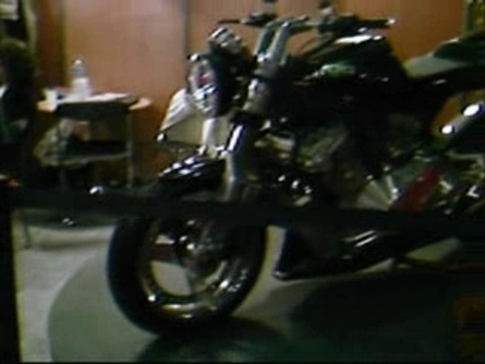 Salon de la moto 2005%JDG V6