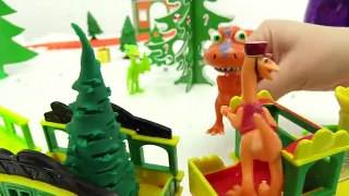 Dinosaur Train! Buddy and Tiny decorate the Christmas tree! Поезд динозавров. ИГРУШКИ
