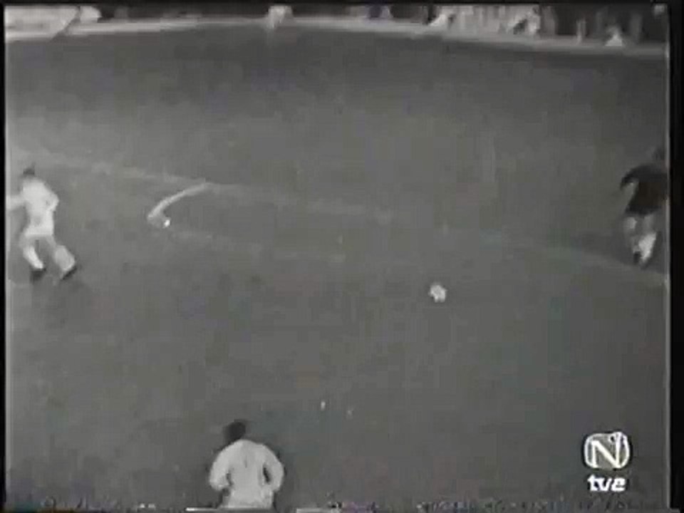 24.03.1971 - 1970-1971 UEFA Cup Winners' Cup Quarter Final 2nd Leg Real Madrid 2-0 Cardiff City FC