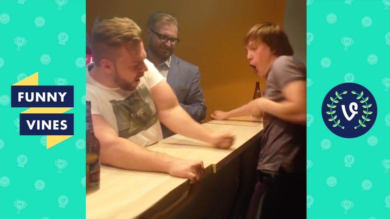 Try Not To Get Scared & Flinch Challenge - Funny Vines