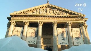 Ice blocks from Greenland placed in front of Paris' Pantheon[1]